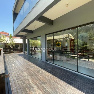 Casa de Condomínio com 225m², 5 quartos (sendo 1 suíte), 3 garagens, no bairro Campeche em Florianópolis