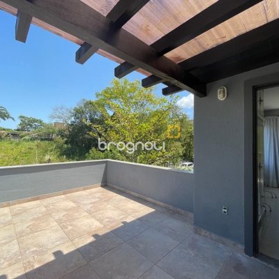 Casa de Condomínio com 225m², 5 quartos (sendo 1 suíte), 3 garagens, no bairro Campeche em Florianópolis