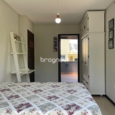 Casa de Condomínio com 225m², 5 quartos (sendo 1 suíte), 3 garagens, no bairro Campeche em Florianópolis