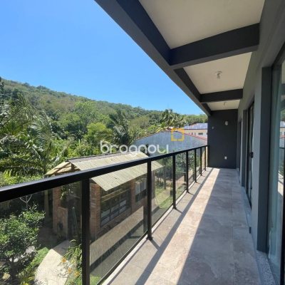 Casa de Condomínio com 225m², 5 quartos (sendo 1 suíte), 3 garagens, no bairro Campeche em Florianópolis