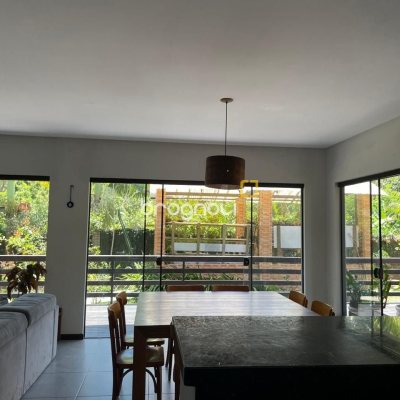 Casa de Condomínio com 225m², 5 quartos (sendo 1 suíte), 3 garagens, no bairro Campeche em Florianópolis