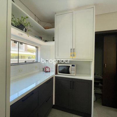 Casa de Condomínio com 225m², 5 quartos (sendo 1 suíte), 3 garagens, no bairro Campeche em Florianópolis
