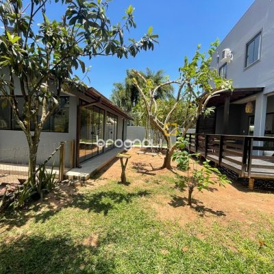 Casa de Condomínio com 225m², 5 quartos (sendo 1 suíte), 3 garagens, no bairro Campeche em Florianópolis