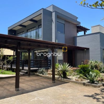 Casa de Condomínio com 225m², 5 quartos (sendo 1 suíte), 3 garagens, no bairro Campeche em Florianópolis