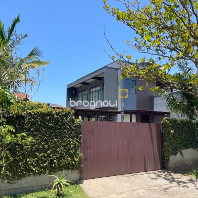 Casa de Condomínio com 225m², 5 quartos (sendo 1 suíte), 3 garagens, no bairro Campeche em Florianópolis
