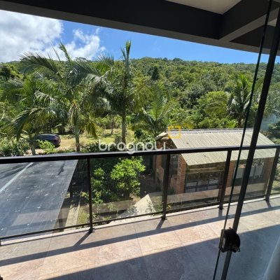 Casa de Condomínio com 225m², 5 quartos (sendo 1 suíte), 3 garagens, no bairro Campeche em Florianópolis