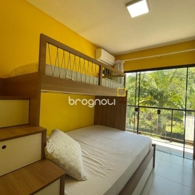 Casa de Condomínio com 225m², 5 quartos (sendo 1 suíte), 3 garagens, no bairro Campeche em Florianópolis