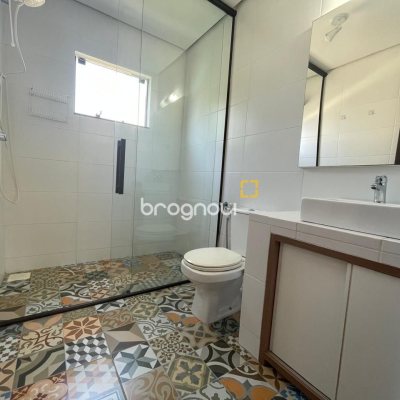 Casa de Condomínio com 225m², 5 quartos (sendo 1 suíte), 3 garagens, no bairro Campeche em Florianópolis