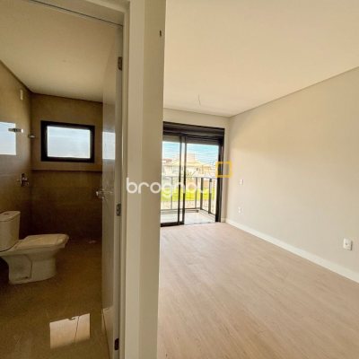 Casa com 201m², 4 quartos (sendo 2 suítes), 2 garagens, no bairro Ingleses do Rio Vermelho em Florianópolis