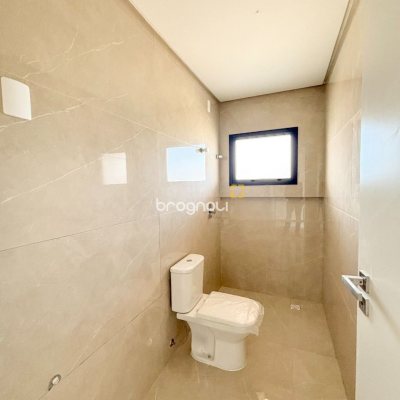 Casa com 201m², 4 quartos (sendo 2 suítes), 2 garagens, no bairro Ingleses do Rio Vermelho em Florianópolis