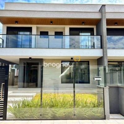 Casa com 201m², 4 quartos (sendo 2 suítes), 2 garagens, no bairro Ingleses do Rio Vermelho em Florianópolis