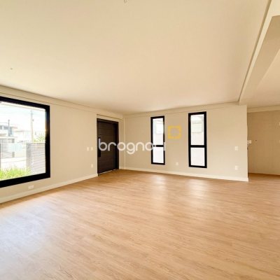 Casa com 201m², 4 quartos (sendo 2 suítes), 2 garagens, no bairro Ingleses do Rio Vermelho em Florianópolis