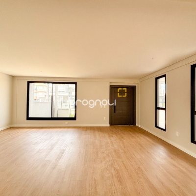 Casa com 201m², 4 quartos (sendo 2 suítes), 2 garagens, no bairro Ingleses do Rio Vermelho em Florianópolis