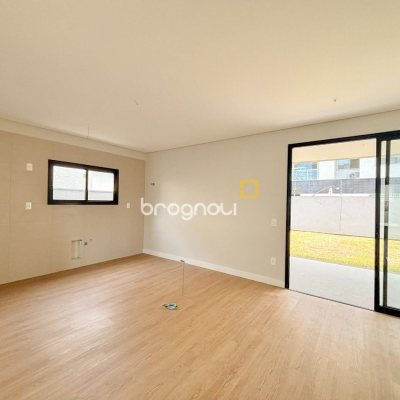 Casa com 201m², 4 quartos (sendo 2 suítes), 2 garagens, no bairro Ingleses do Rio Vermelho em Florianópolis