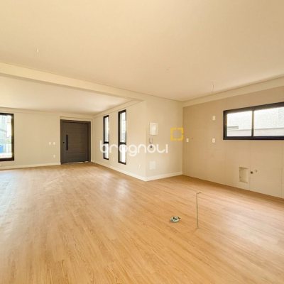 Casa com 201m², 4 quartos (sendo 2 suítes), 2 garagens, no bairro Ingleses do Rio Vermelho em Florianópolis