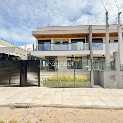 Casa com 201m², 4 quartos (sendo 2 suítes), 2 garagens, no bairro Ingleses do Rio Vermelho em Florianópolis