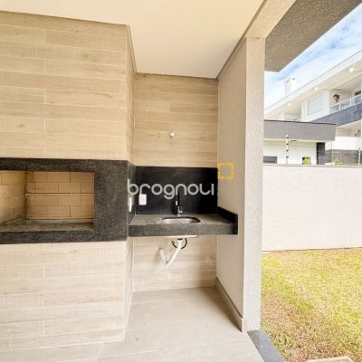 Casa com 201m², 4 quartos (sendo 2 suítes), 2 garagens, no bairro Ingleses do Rio Vermelho em Florianópolis