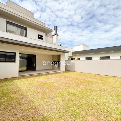 Casa com 201m², 4 quartos (sendo 2 suítes), 2 garagens, no bairro Ingleses do Rio Vermelho em Florianópolis