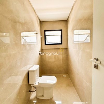 Casa com 201m², 4 quartos (sendo 2 suítes), 2 garagens, no bairro Ingleses do Rio Vermelho em Florianópolis