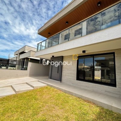 Casa com 201m², 4 quartos (sendo 2 suítes), 2 garagens, no bairro Ingleses do Rio Vermelho em Florianópolis