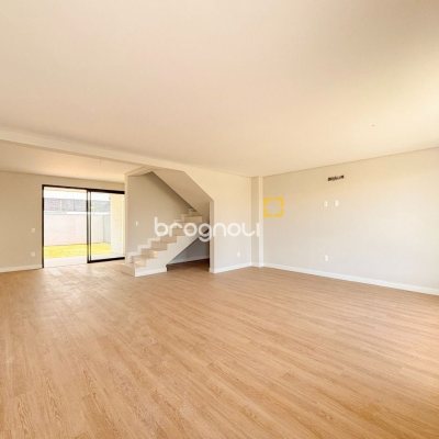 Casa com 201m², 4 quartos (sendo 2 suítes), 2 garagens, no bairro Ingleses do Rio Vermelho em Florianópolis