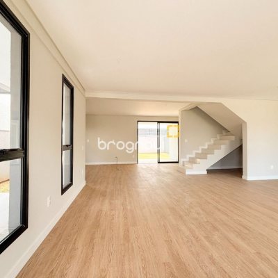 Casa com 201m², 4 quartos (sendo 2 suítes), 2 garagens, no bairro Ingleses do Rio Vermelho em Florianópolis