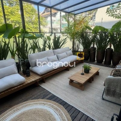 Casa com 207m², 3 quartos (sendo 3 suítes), 2 garagens, no bairro Córrego Grande em Florianópolis