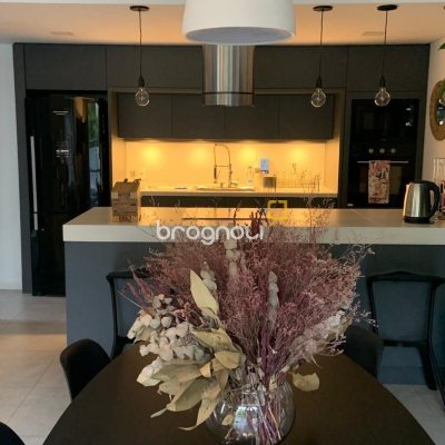 Casa com 207m², 3 quartos (sendo 3 suítes), 2 garagens, no bairro Córrego Grande em Florianópolis
