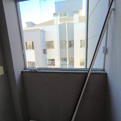 Apartamento com 51m², 2 quartos, 1 garagem, no bairro Areias em São José