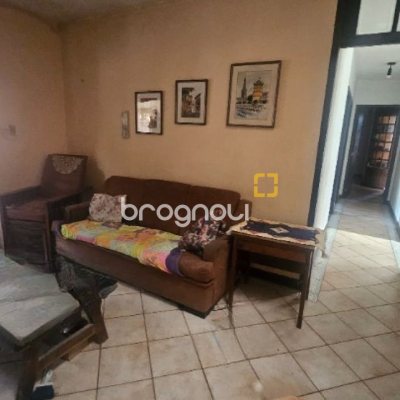 Casa com 241m², 4 quartos (sendo 2 suítes), 3 garagens, no bairro Jardim Anchieta em Florianópolis