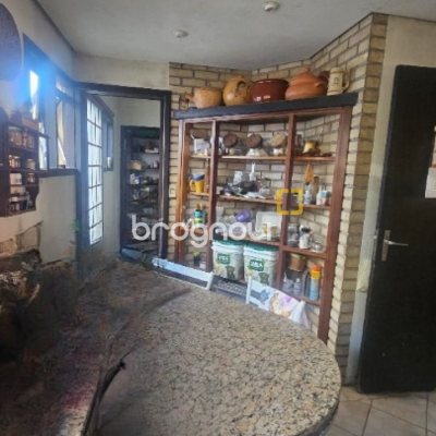 Casa com 241m², 4 quartos (sendo 2 suítes), 3 garagens, no bairro Jardim Anchieta em Florianópolis