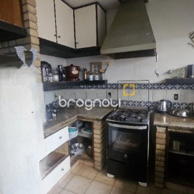 Casa com 241m², 4 quartos (sendo 2 suítes), 3 garagens, no bairro Jardim Anchieta em Florianópolis