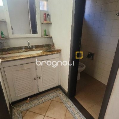 Casa com 241m², 4 quartos (sendo 2 suítes), 3 garagens, no bairro Jardim Anchieta em Florianópolis