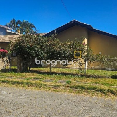 Casa com 241m², 4 quartos (sendo 2 suítes), 3 garagens, no bairro Jardim Anchieta em Florianópolis