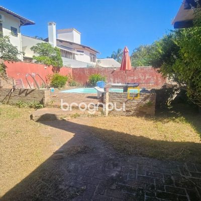 Casa com 241m², 4 quartos (sendo 2 suítes), 3 garagens, no bairro Jardim Anchieta em Florianópolis