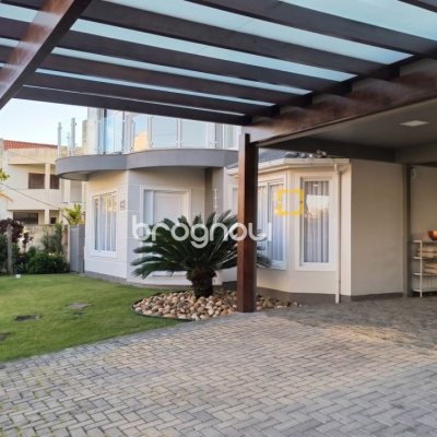 Casa de Condomínio com 355m², 3 quartos (sendo 1 suíte), 2 garagens, no bairro Campeche em Florianópolis