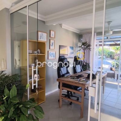 Casa de Condomínio com 355m², 3 quartos (sendo 1 suíte), 2 garagens, no bairro Campeche em Florianópolis