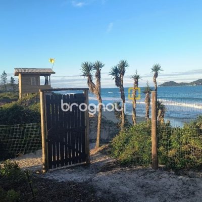 Casa de Condomínio com 355m², 3 quartos (sendo 1 suíte), 2 garagens, no bairro Campeche em Florianópolis