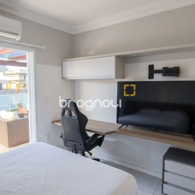 Casa de Condomínio com 355m², 3 quartos (sendo 1 suíte), 2 garagens, no bairro Campeche em Florianópolis