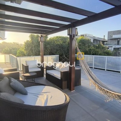 Casa de Condomínio com 355m², 3 quartos (sendo 1 suíte), 2 garagens, no bairro Campeche em Florianópolis