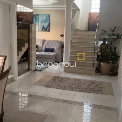 Casa de Condomínio com 355m², 3 quartos (sendo 1 suíte), 2 garagens, no bairro Campeche em Florianópolis