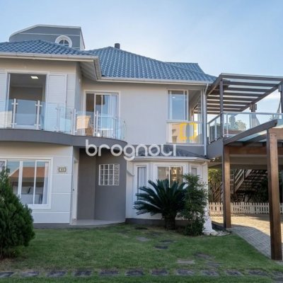 Casa de Condomínio com 355m², 3 quartos (sendo 1 suíte), 2 garagens, no bairro Campeche em Florianópolis