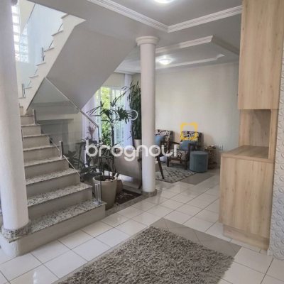 Casa de Condomínio com 355m², 3 quartos (sendo 1 suíte), 2 garagens, no bairro Campeche em Florianópolis