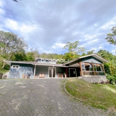 Sítio com 200m², 3 quartos (sendo 1 suíte), 2 garagens, no bairro Ratones em Florianópolis