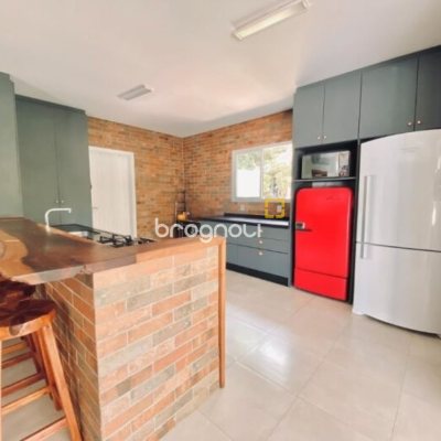 Sítio com 200m², 3 quartos (sendo 1 suíte), 2 garagens, no bairro Ratones em Florianópolis