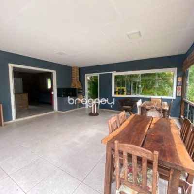 Sítio com 200m², 3 quartos (sendo 1 suíte), 2 garagens, no bairro Ratones em Florianópolis