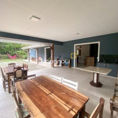 Sítio com 200m², 3 quartos (sendo 1 suíte), 2 garagens, no bairro Ratones em Florianópolis