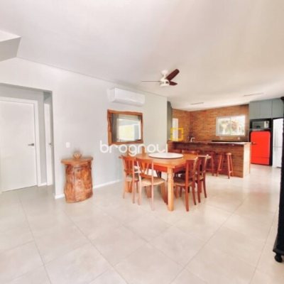 Sítio com 200m², 3 quartos (sendo 1 suíte), 2 garagens, no bairro Ratones em Florianópolis