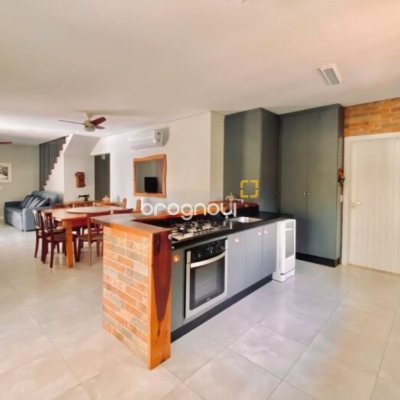 Sítio com 200m², 3 quartos (sendo 1 suíte), 2 garagens, no bairro Ratones em Florianópolis