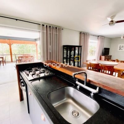 Sítio com 200m², 3 quartos (sendo 1 suíte), 2 garagens, no bairro Ratones em Florianópolis